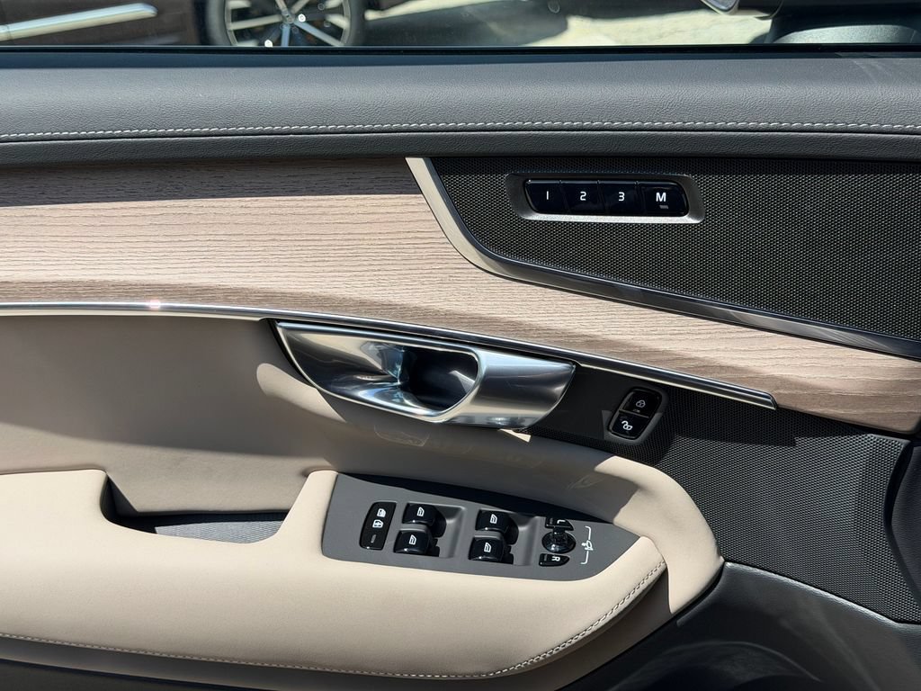 New 2026 Volvo XC90 T8 Plus AWD/4WD image 33