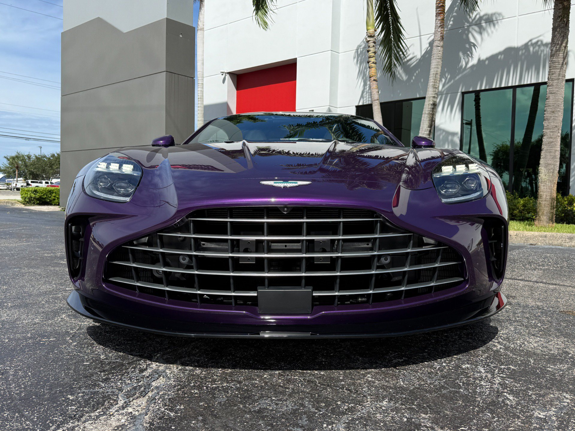 Used 2025 Aston Martin V8 Vantage Coupe RWD image 9