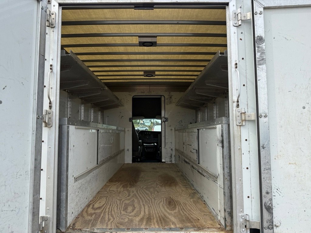 Used 2016 GMC Savana 3500 RWD image 10