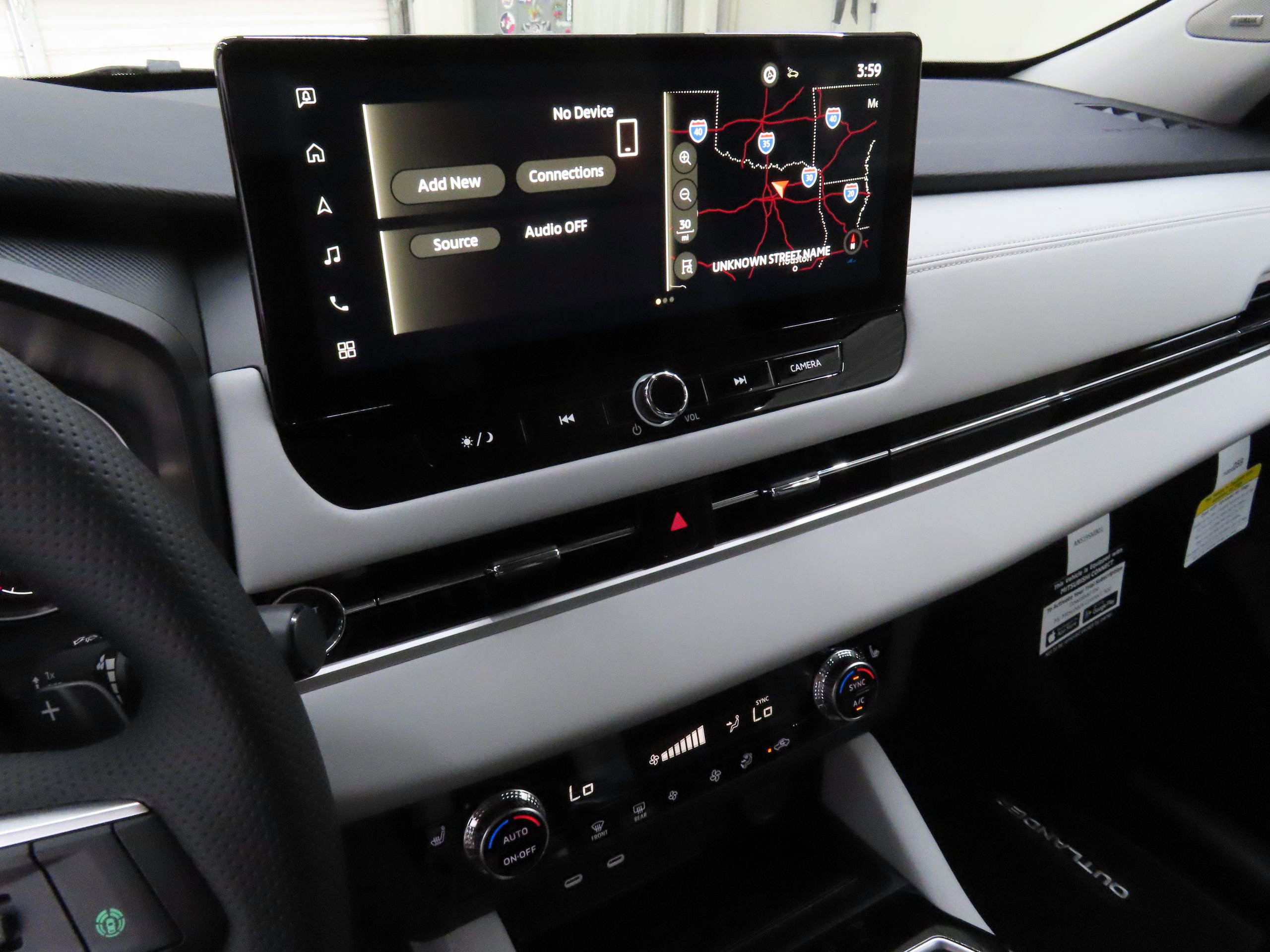 New 2025 Mitsubishi Outlander SE image 13