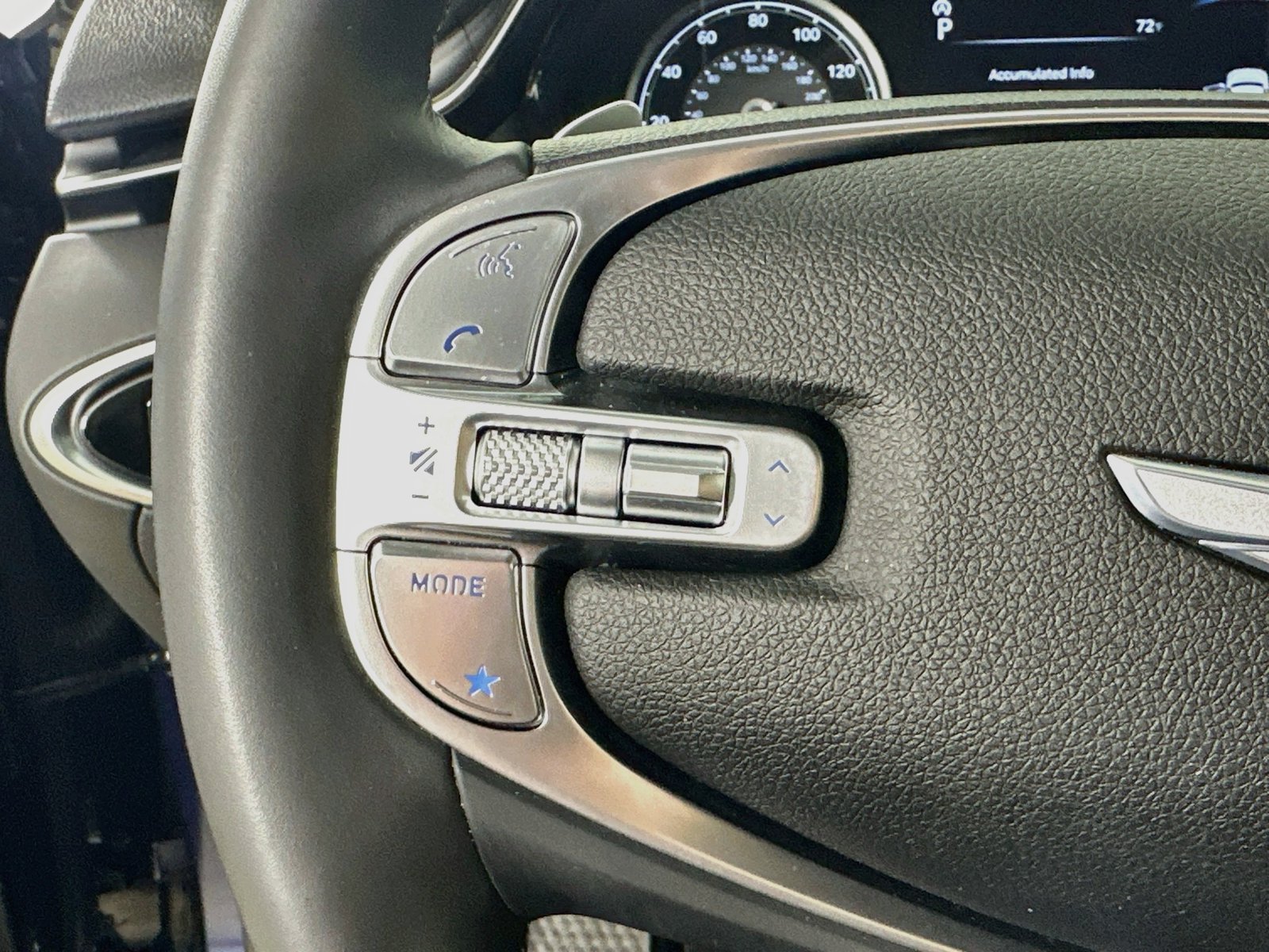 Used 2024 Genesis GV70 2.5T AWD/4WD image 18