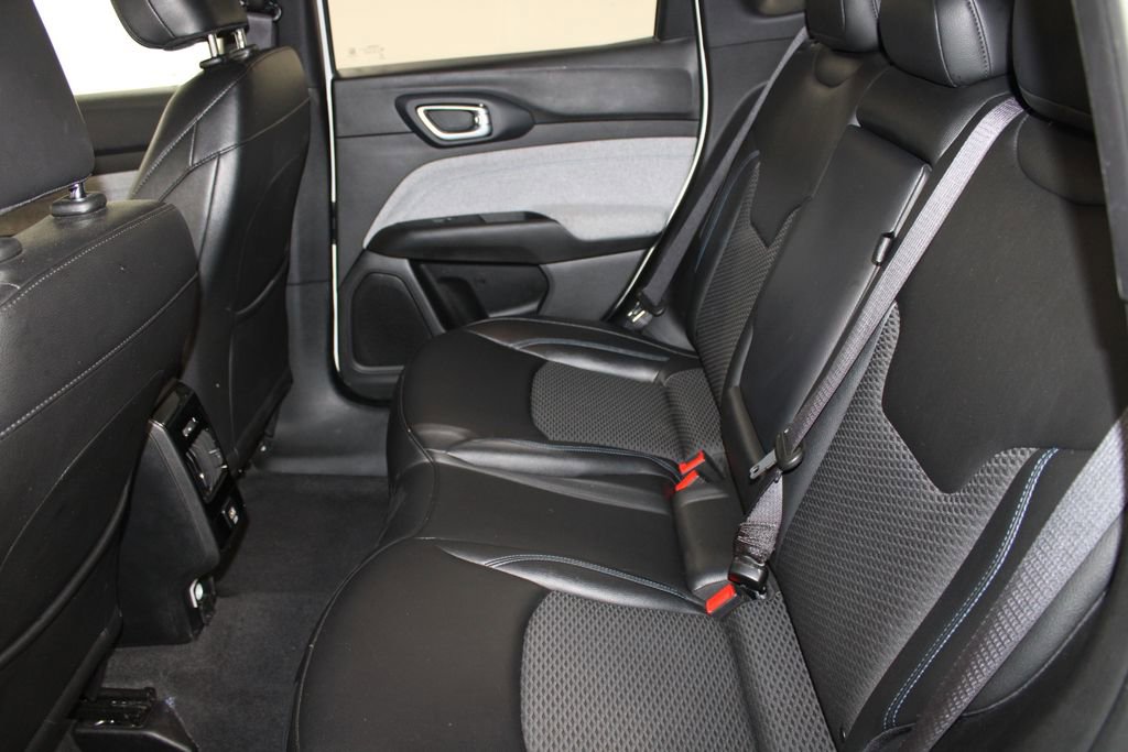 Used 2024 Jeep Compass Latitude image 16