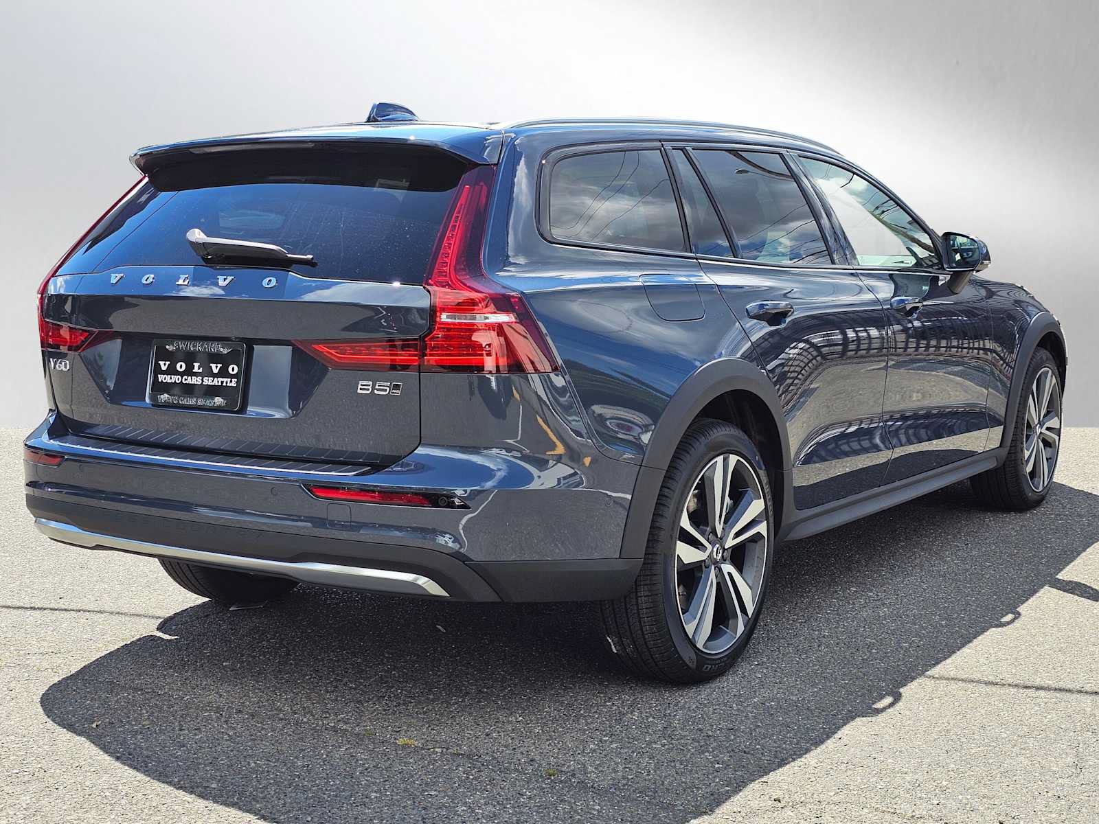 New 2026 Volvo V60 B5 Cross Country Plus w/ Protection Package Premier AWD/4WD image 3
