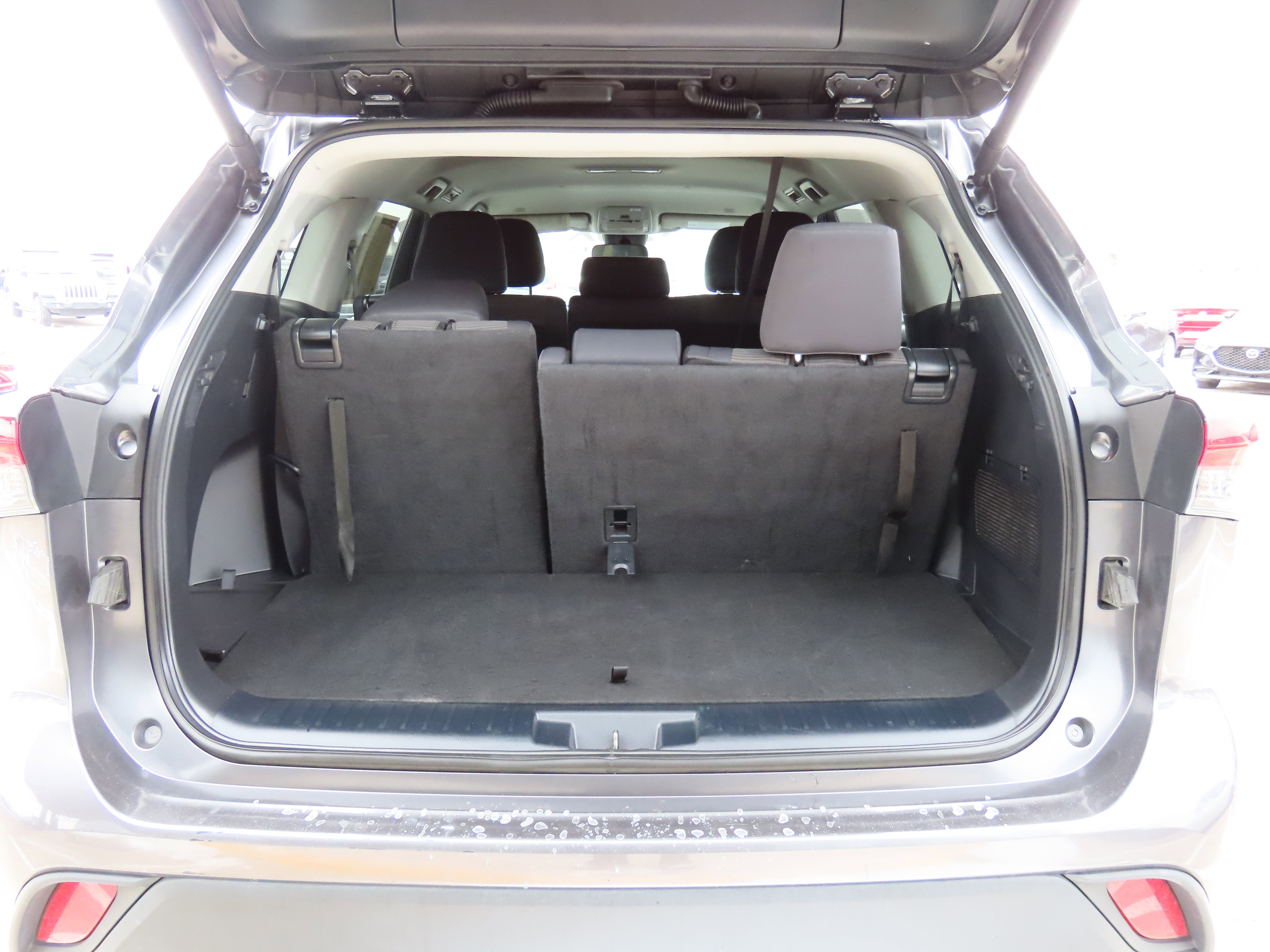 Used 2024 Toyota Highlander LE image 20