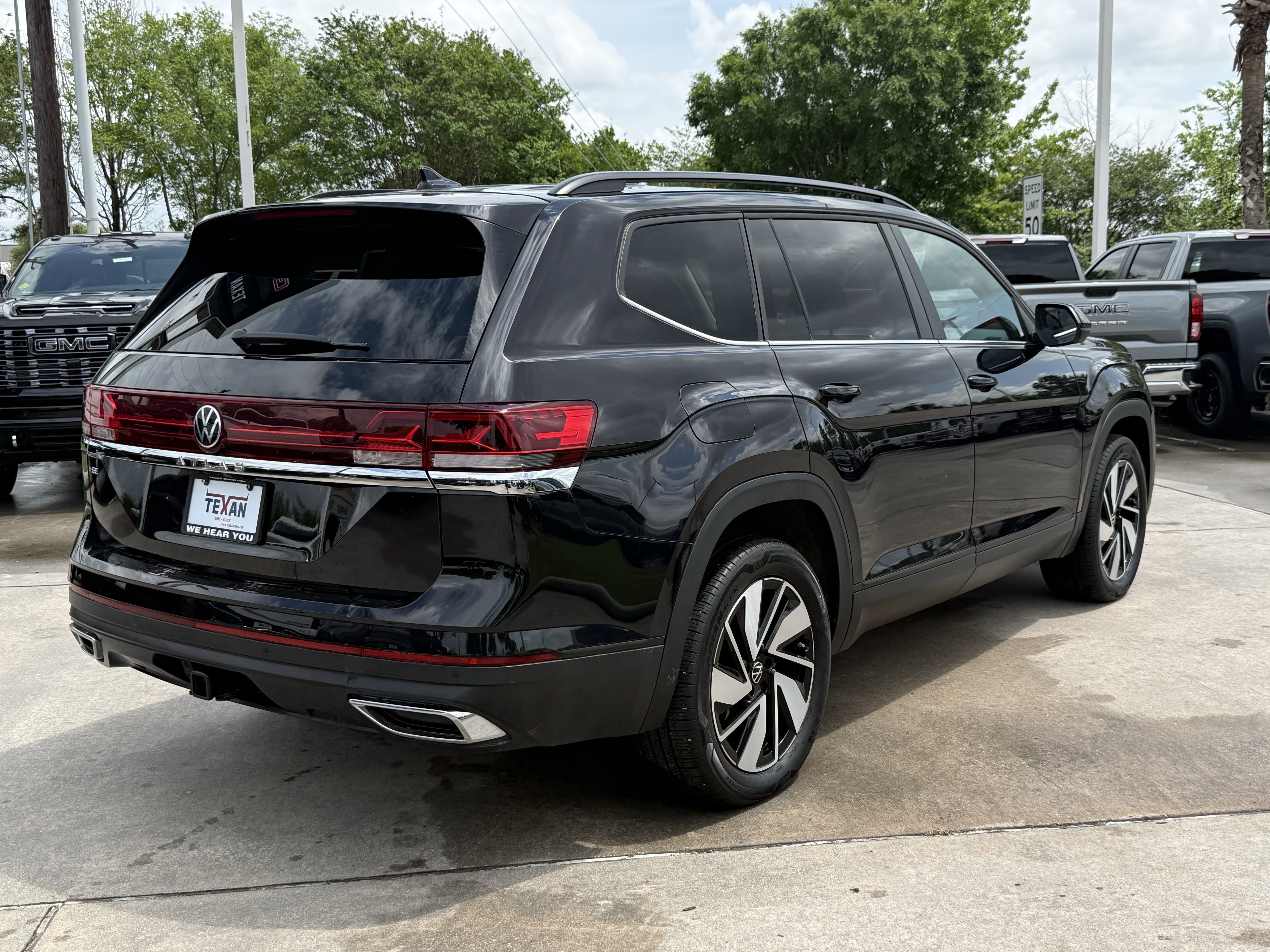 Used 2025 Volkswagen Atlas SE image 5