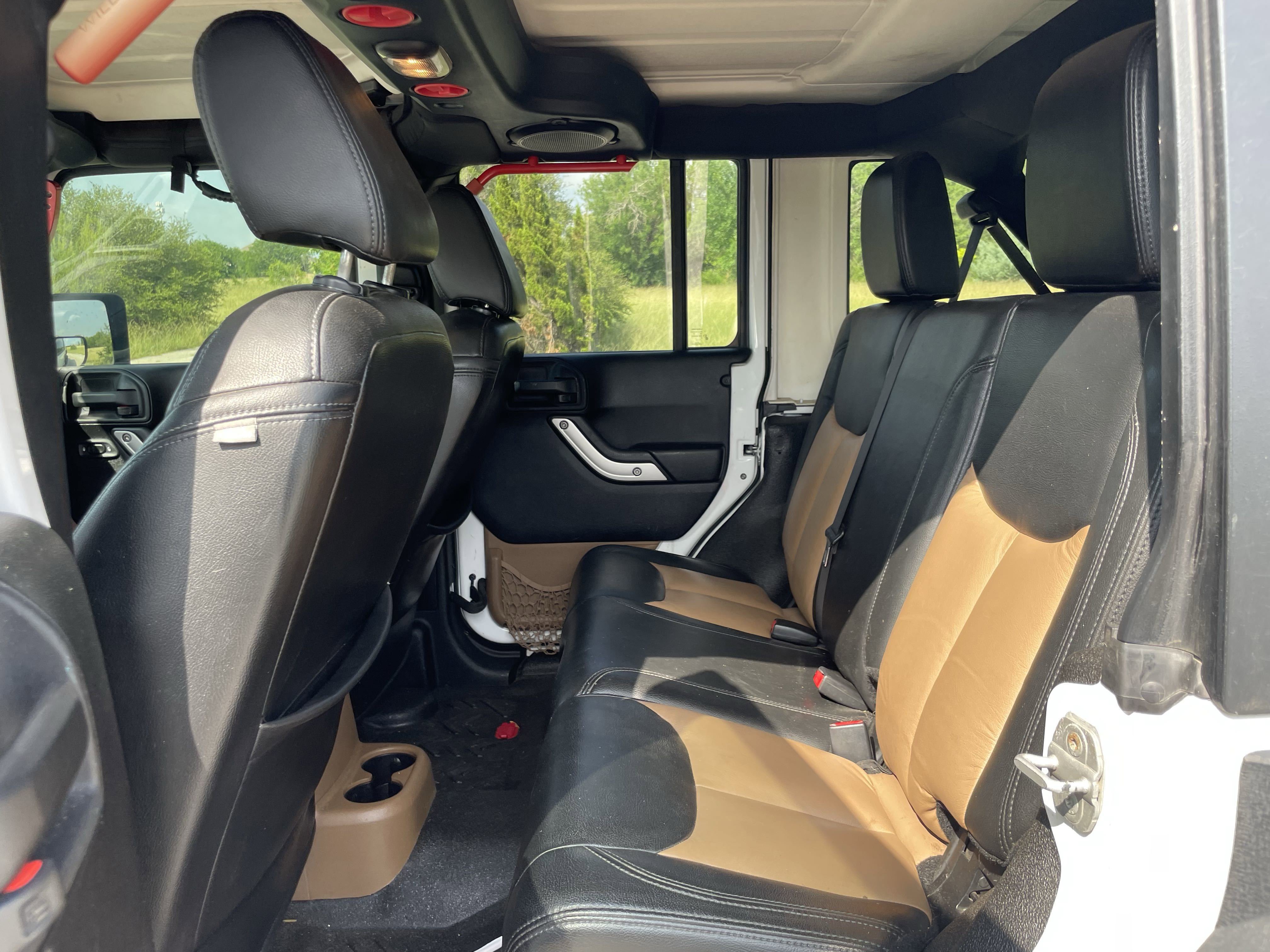 Used 2013 Jeep Wrangler Unlimited Rubicon w/ Connectivity Group image 9