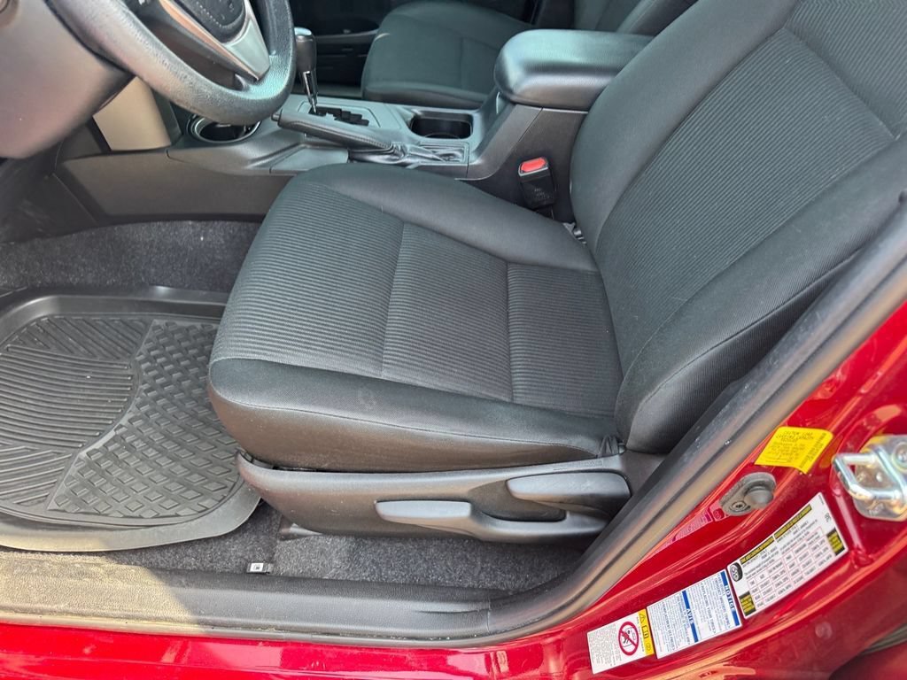 Used 2018 Toyota RAV4 LE AWD/4WD image 6