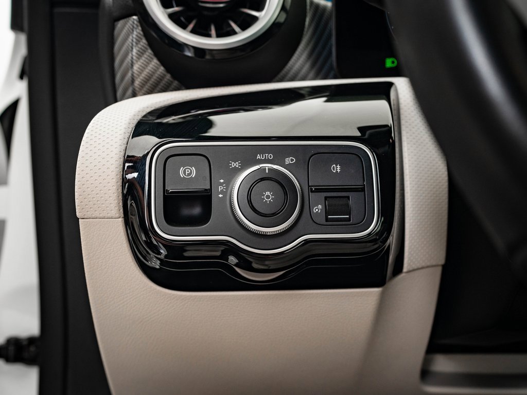 Certified 2025 Mercedes-Benz CLA 250 4MATIC image 40