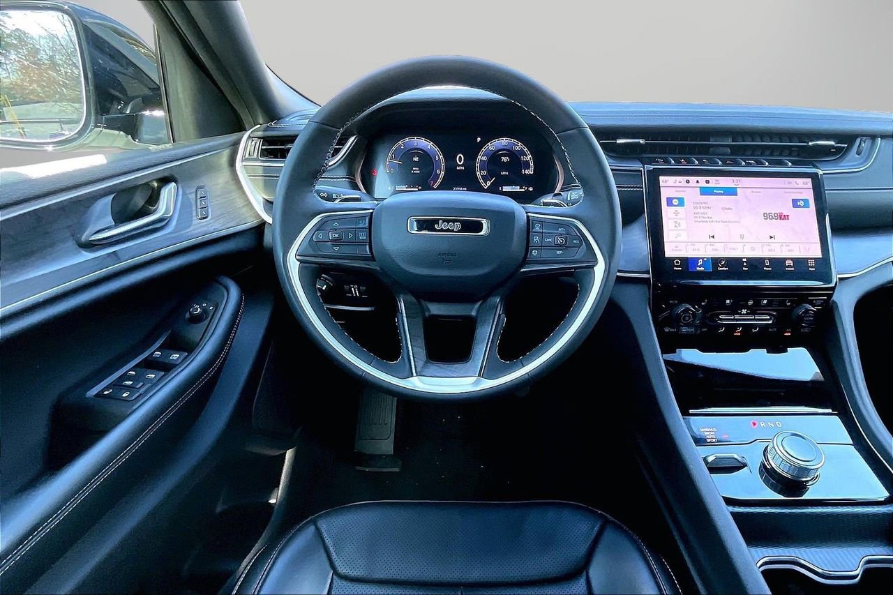 Certified 2025 Jeep Grand Cherokee L Limited w/ Luxury Tech Group II image 12