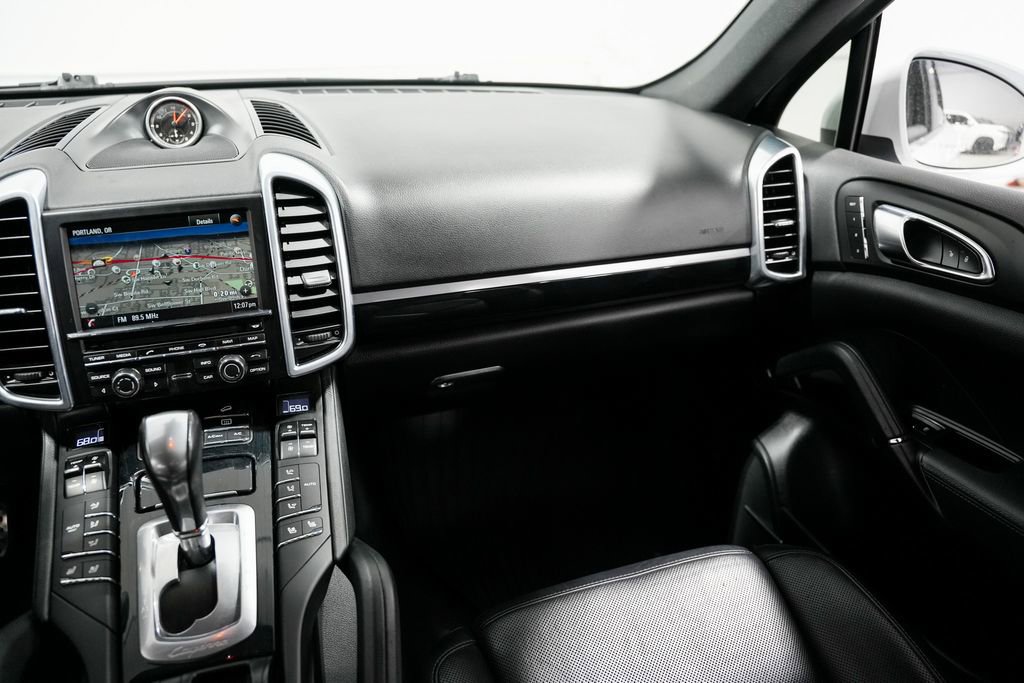 Used 2015 Porsche Cayenne S image 25