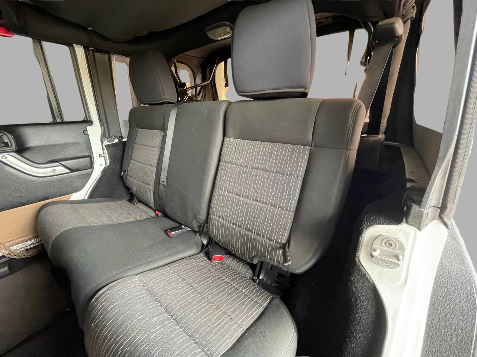 Used 2011 Jeep Wrangler Unlimited Sahara w/ Connectivity Group AWD/4WD image 28