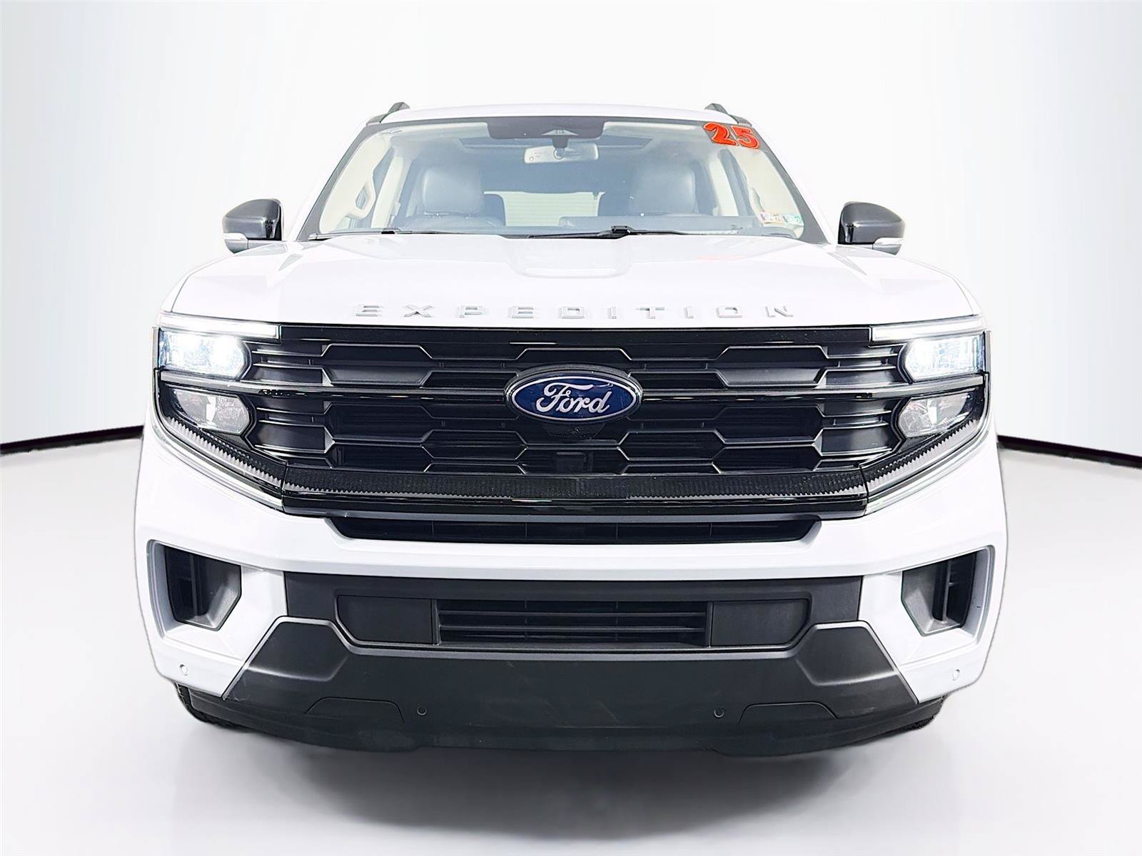 Used 2025 Ford Expedition Active AWD/4WD image 6