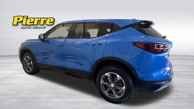Used 2025 Chevrolet Blazer LT AWD/4WD image 2