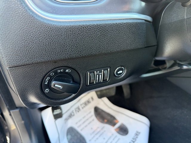 Used 2022 Dodge Charger SXT image 18