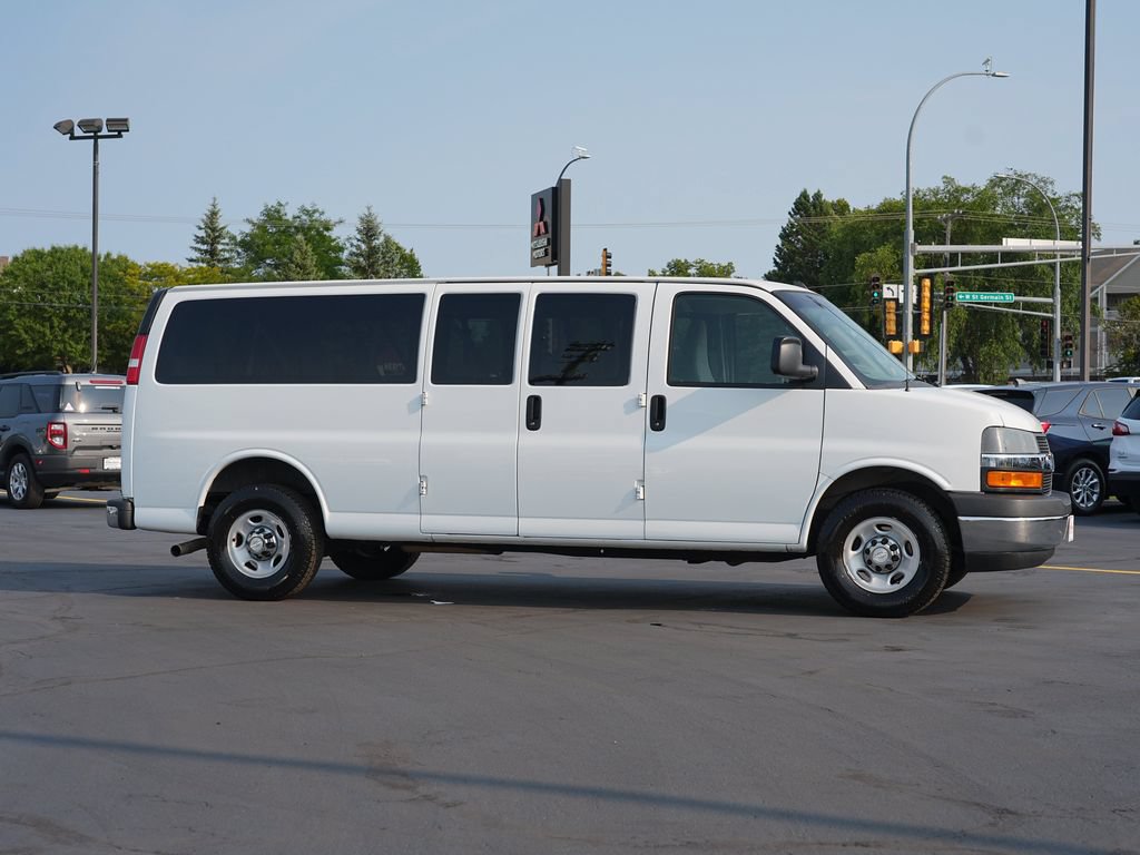 Used 2018 Chevrolet Express 3500 LT w/ LT Preferred Equipment Group RWD image 2