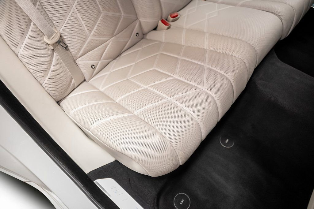 Used 2023 BMW 740i w/ Luxury Rear Seating Package image 35