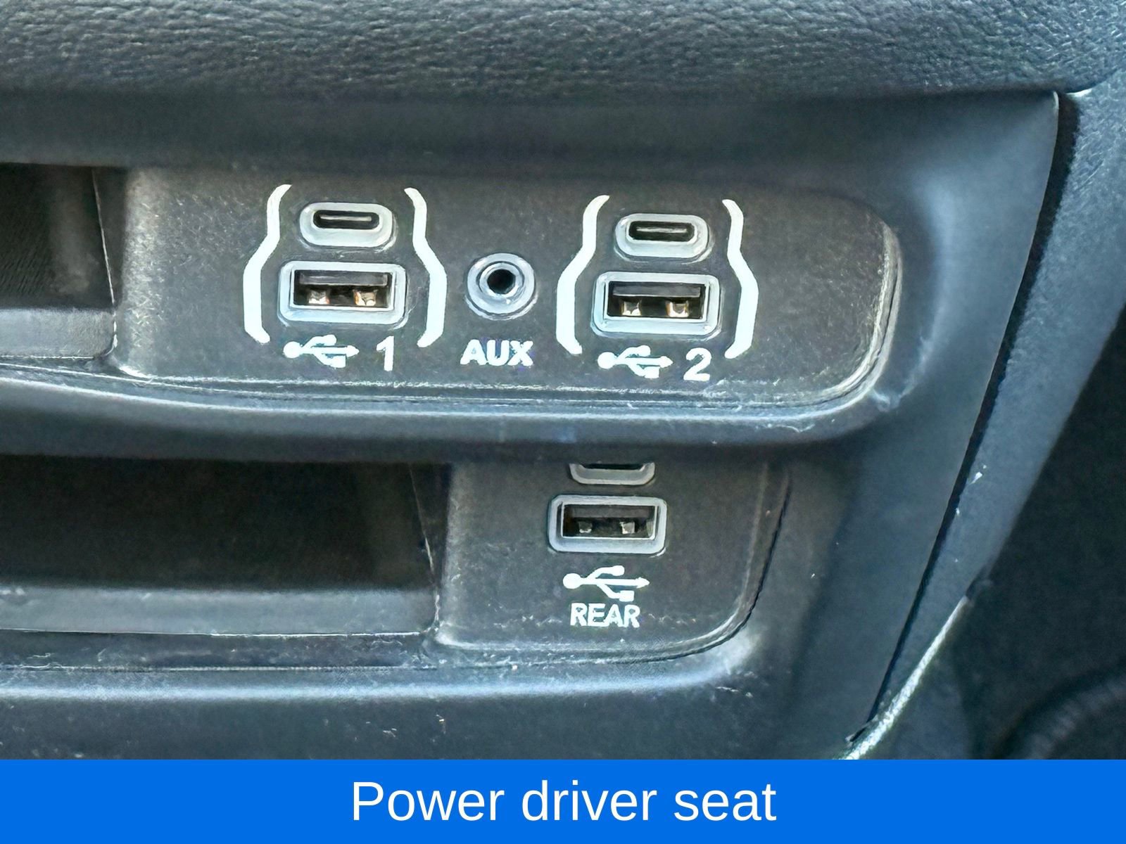 Used 2023 Chrysler Pacifica Touring-L w/ Uconnect Theater Family Group image 35