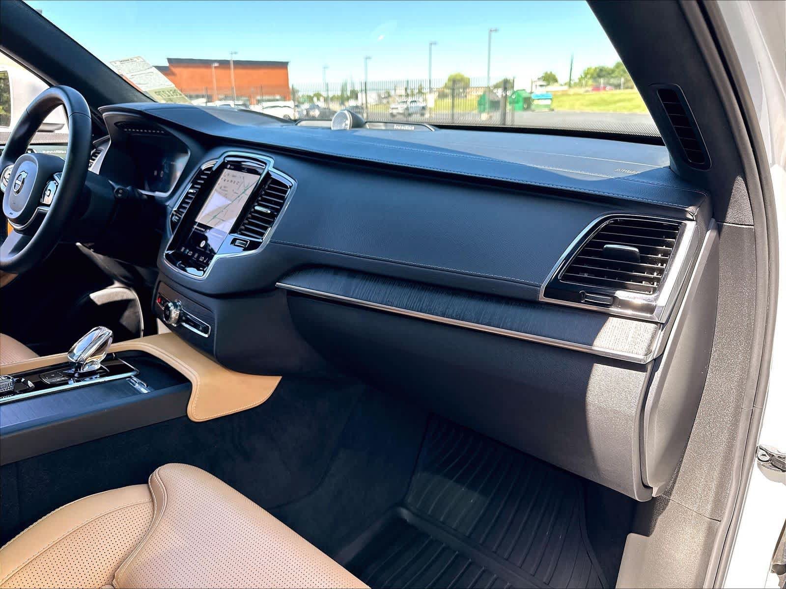 Used 2024 Volvo XC90 T8 Ultimate w/ Lounge Package AWD/4WD image 19