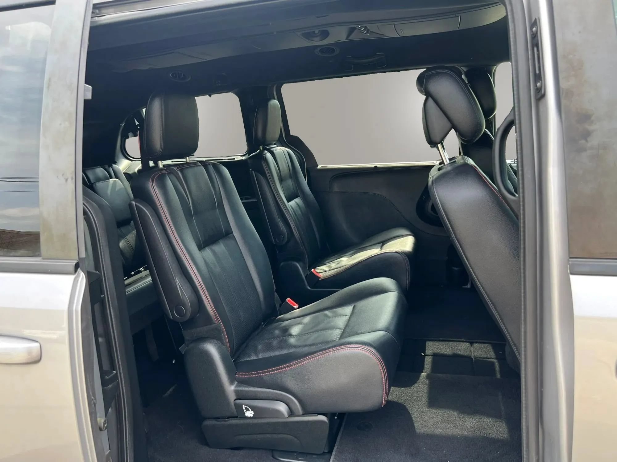 Used 2017 Dodge Grand Caravan GT FWD image 31