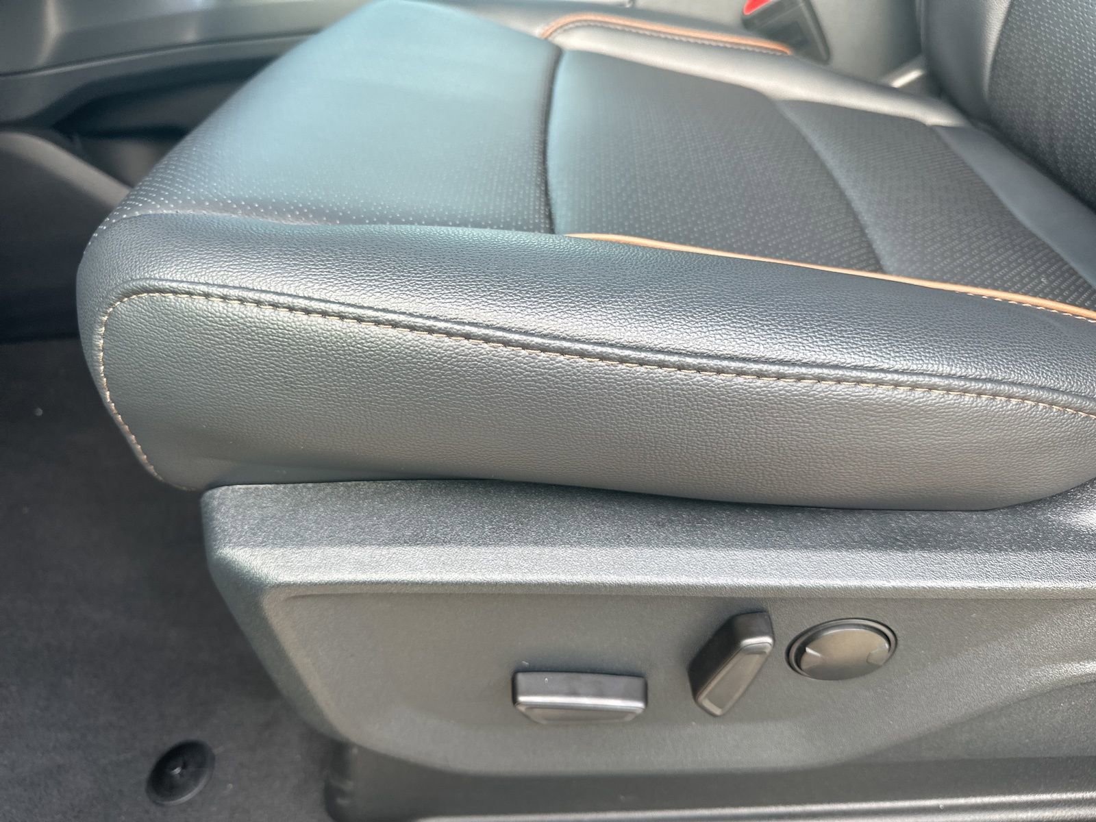 New 2025 Ford F350 Lariat w/ FX4 Off-Road Package image 13