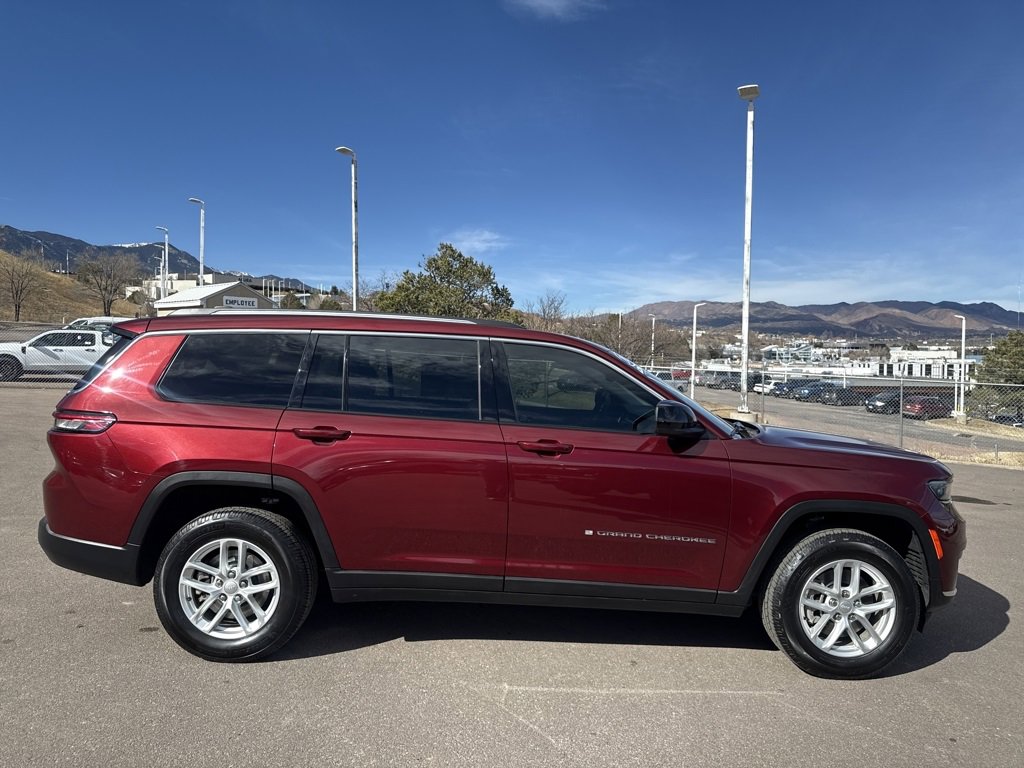 Used 2023 Jeep Grand Cherokee L Laredo image 8