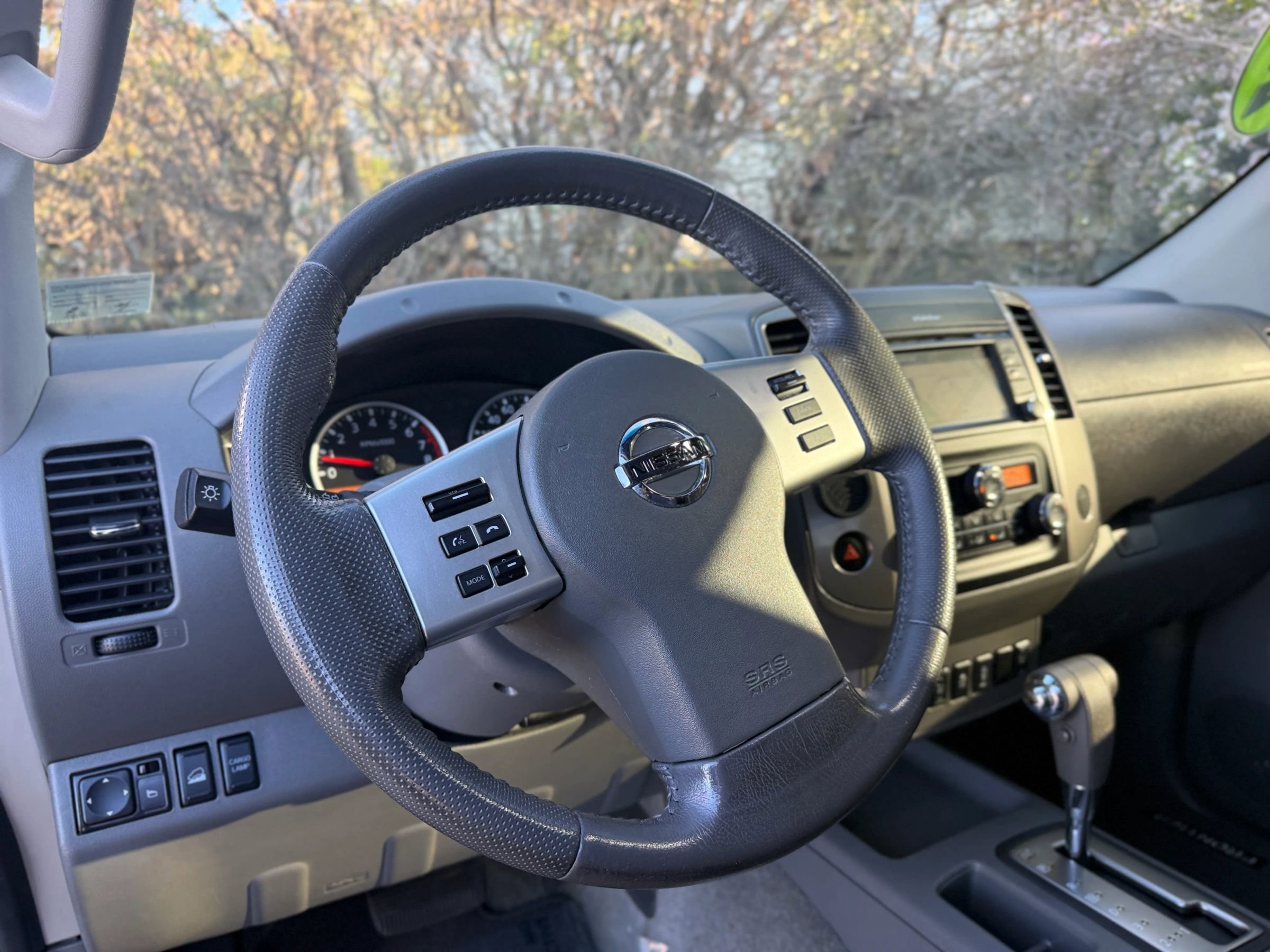 Used 2014 Nissan Frontier SL image 29