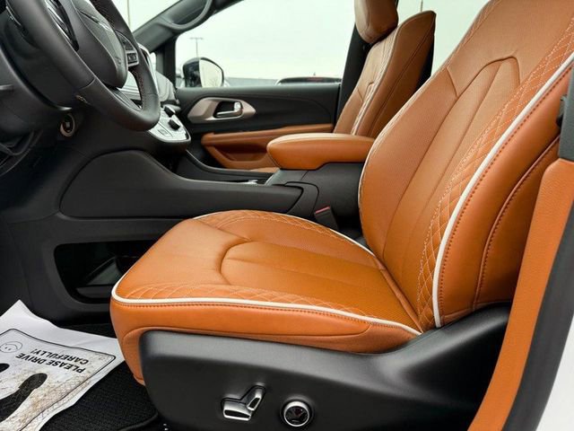 New 2026 Chrysler Pacifica Pinnacle image 21