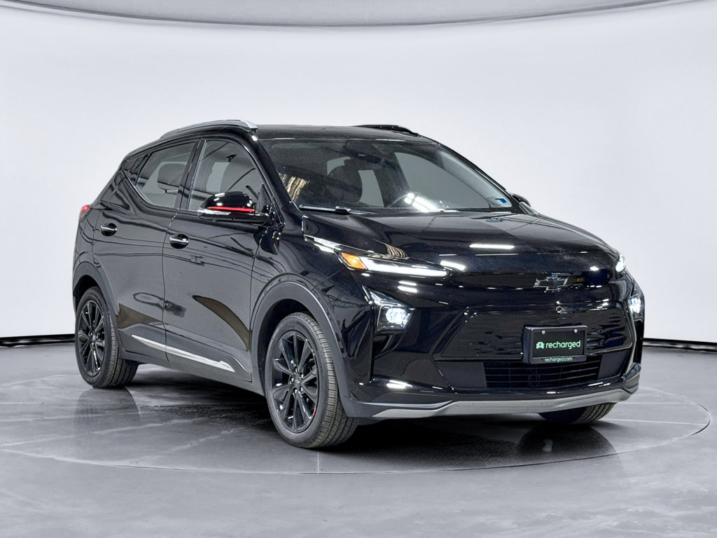 Used 2023 Chevrolet Bolt EUV Premier w/ Sun & Sound Package FWD image 4