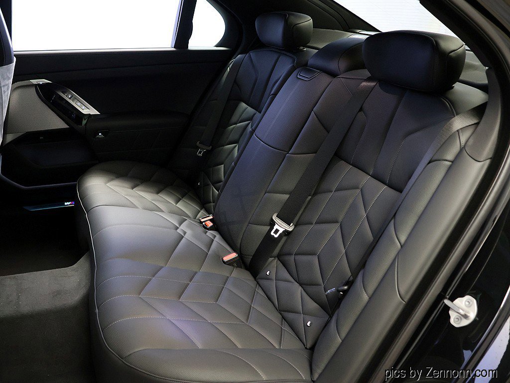 Used 2026 BMW 760i xDrive w/ Executive Package image 25