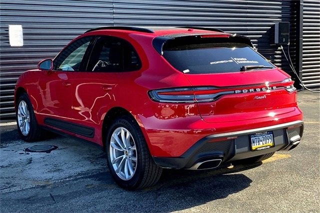 Used 2025 Porsche Macan image 3