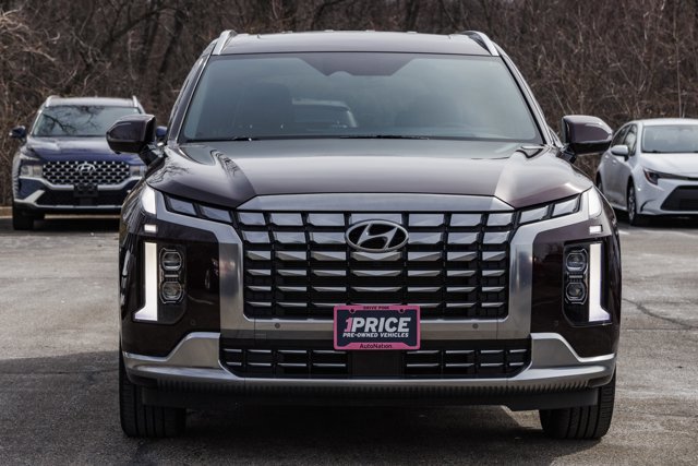 Used 2023 Hyundai Palisade Calligraphy image 2