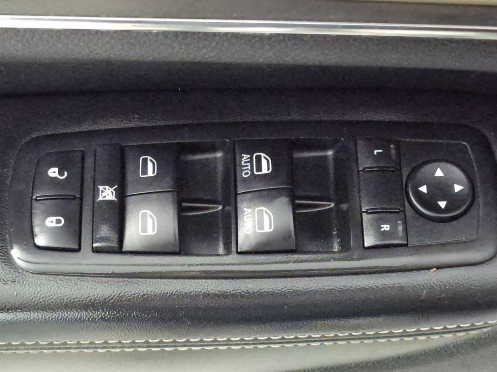 Used 2014 Jeep Grand Cherokee Limited AWD/4WD image 16
