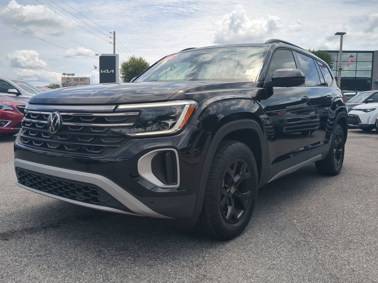 Used 2024 Volkswagen Atlas Peak Edition SEL AWD/4WD image 8