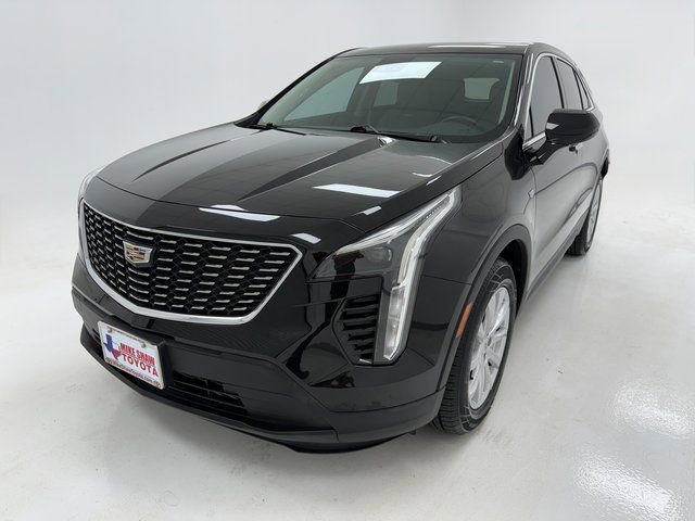 Used 2023 Cadillac XT4 Luxury w/ Cold Weather Package image 4