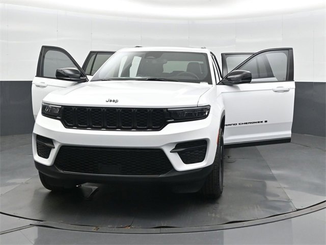 New 2025 Jeep Grand Cherokee Altitude image 42