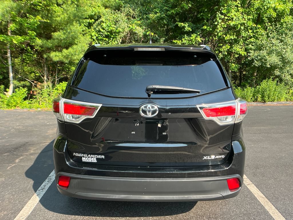 Used 2016 Toyota Highlander XLE AWD/4WD image 4