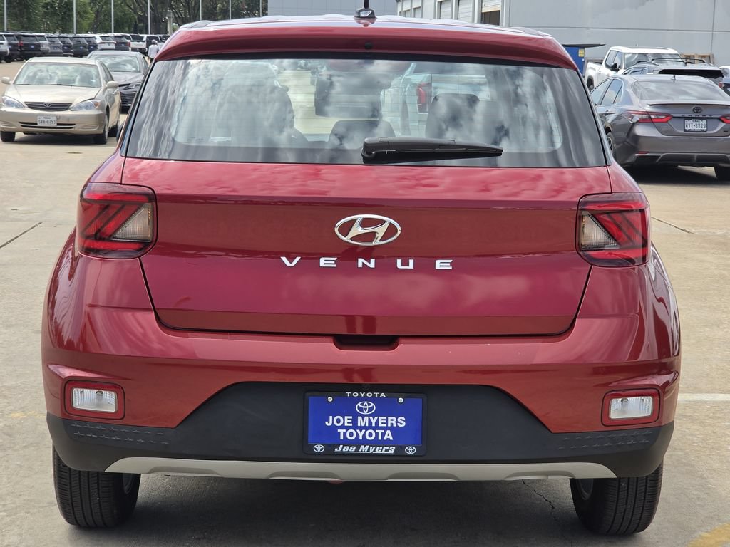 Used 2025 Hyundai Venue SE FWD image 8