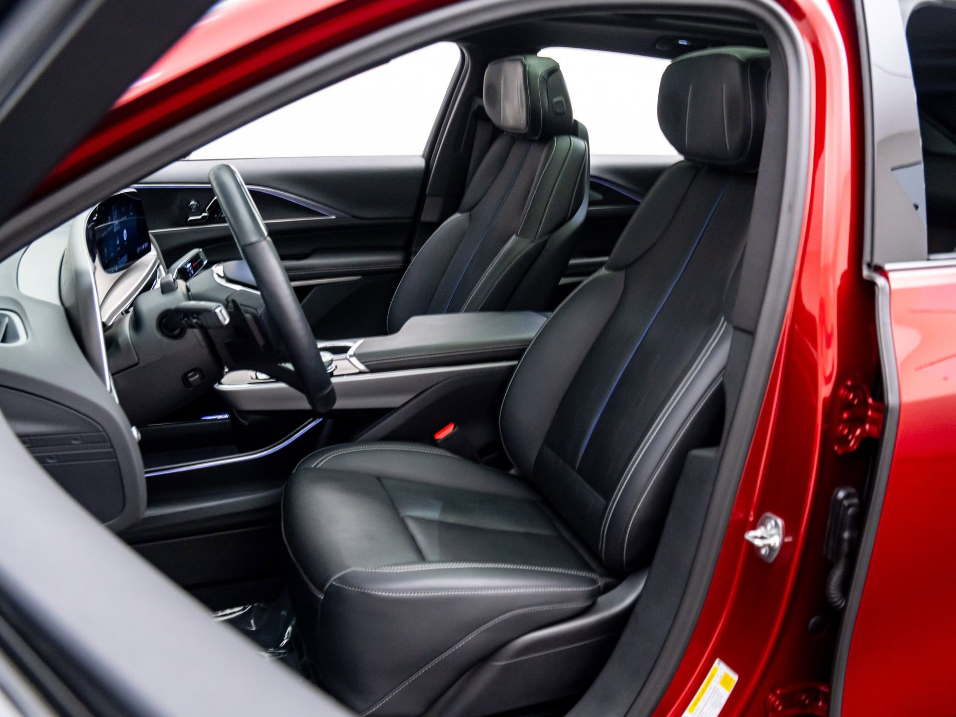 Used 2025 Cadillac Lyriq Luxury w/ LPO, Floor Liner Package image 19