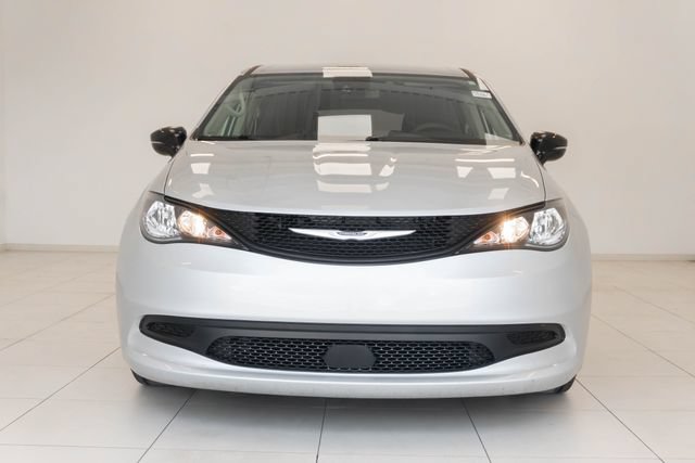 Used 2024 Chrysler Voyager LX FWD image 5