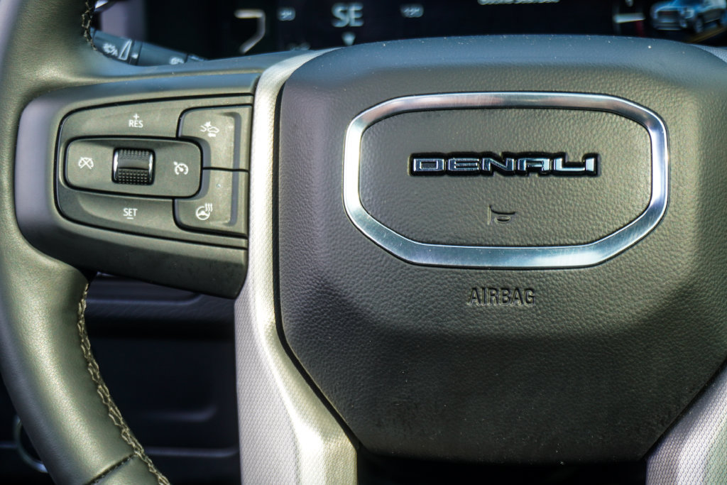 Used 2024 GMC Yukon XL Denali RWD image 15