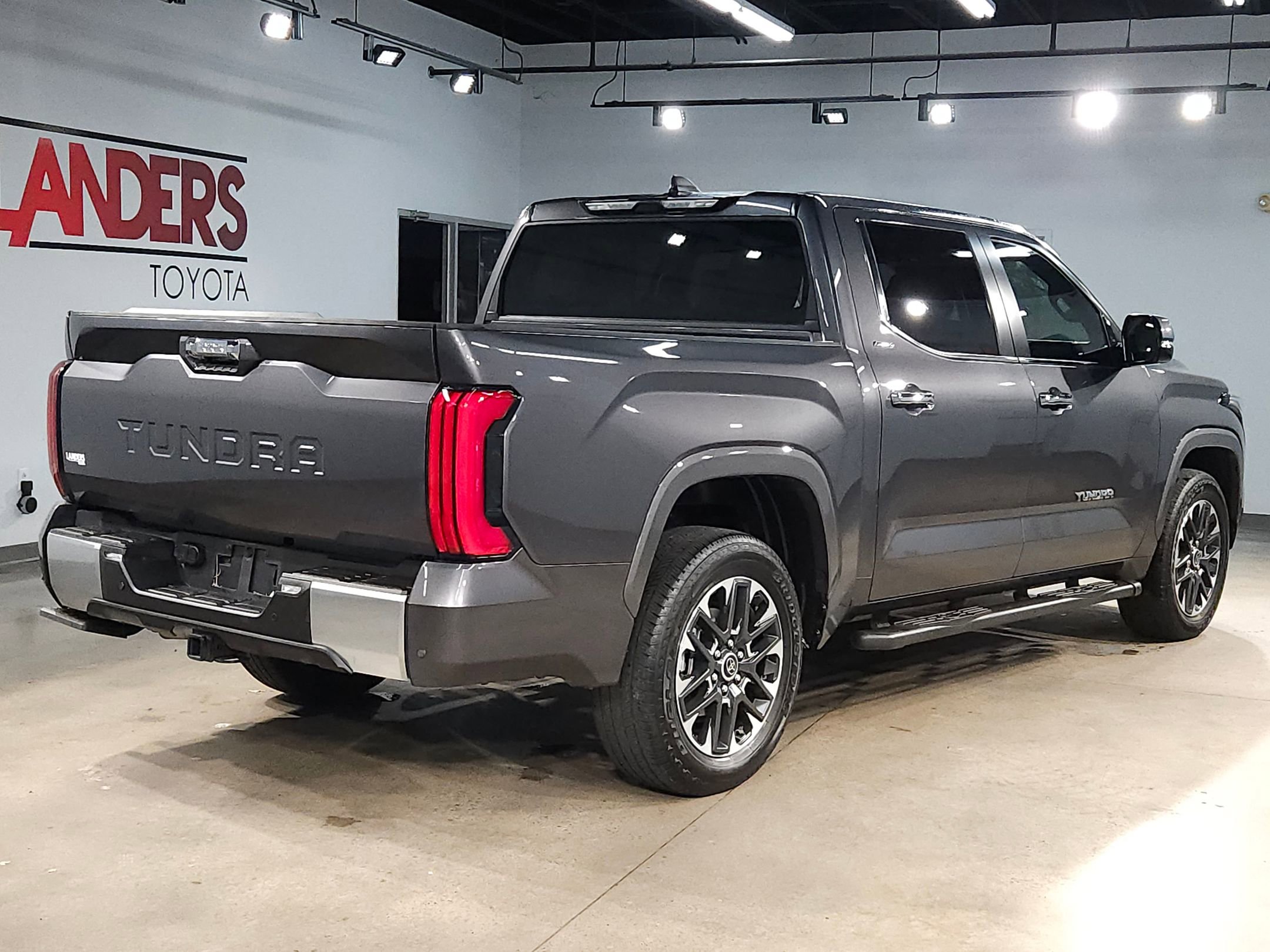 Used 2024 Toyota Tundra Limited image 7