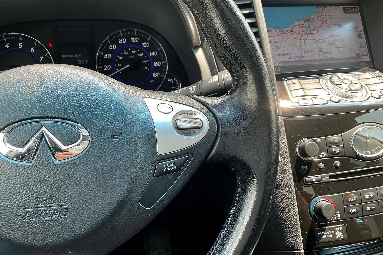 Used 2015 INFINITI QX70 AWD w/ Premium Package image 12