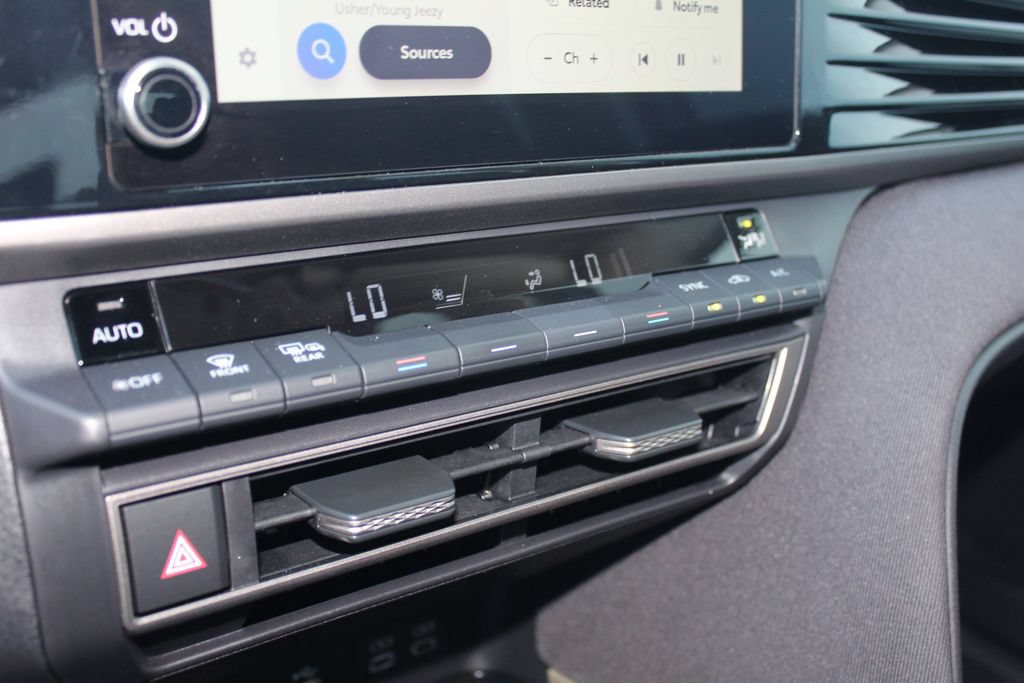 Used 2025 Toyota Camry LE FWD image 28