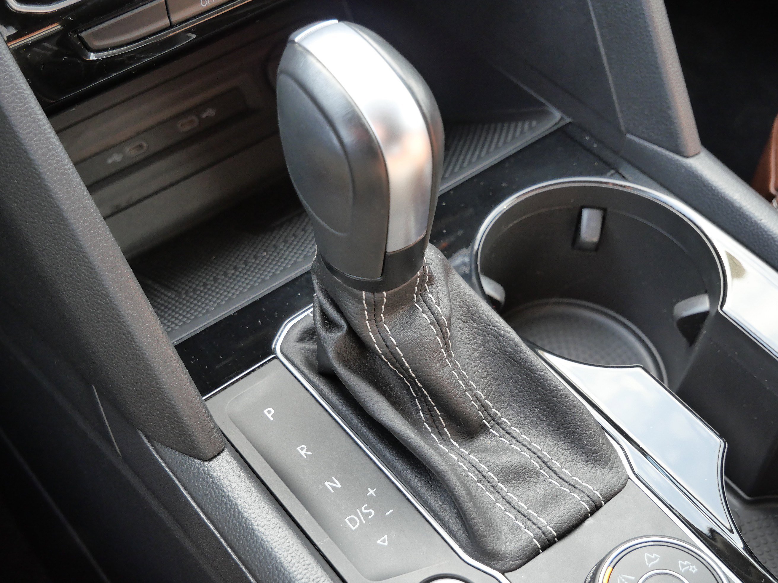 Certified 2023 Volkswagen Atlas SE w/ Black Wheel Package image 26