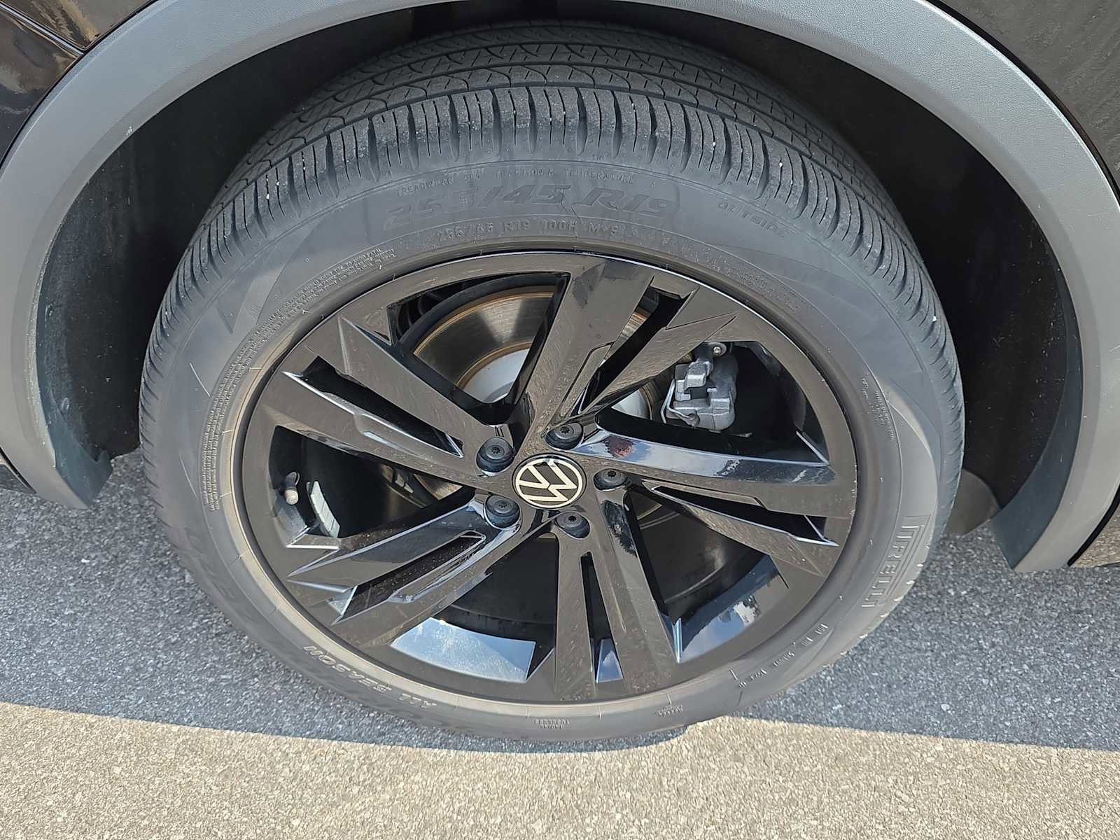 Used 2023 Volkswagen Tiguan SE R-Line image 7