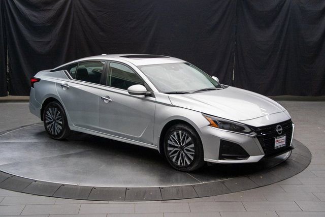 Used 2025 Nissan Altima 2.5 S image 2