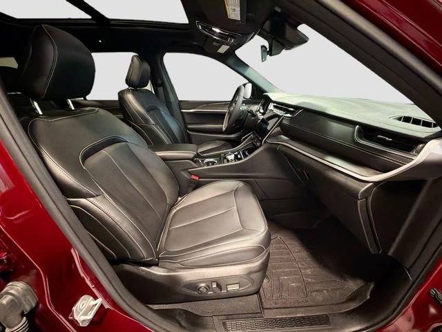 Used 2025 Jeep Grand Cherokee L Limited w/ Black Appearance Package image 26