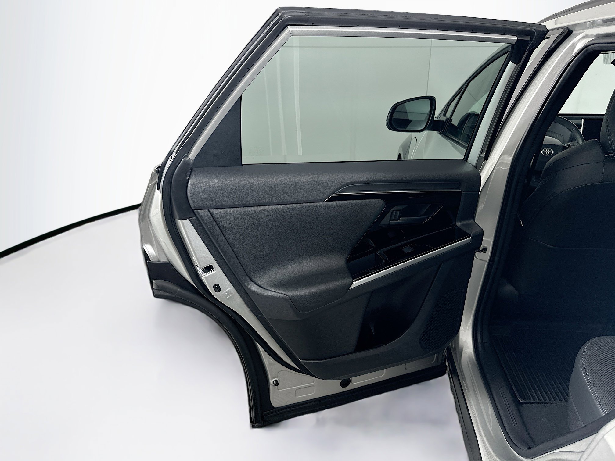 Used 2024 Toyota bZ4X XLE w/ Weather Package FWD image 27