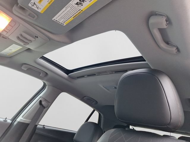 Used 2020 Chevrolet Trax LT w/ Sun & Sound Package FWD image 12