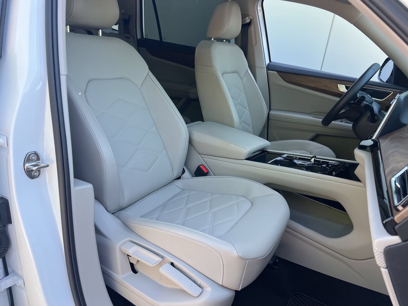 Certified 2026 Volkswagen Atlas SE w/ Panoramic Sunroof Package FWD image 43